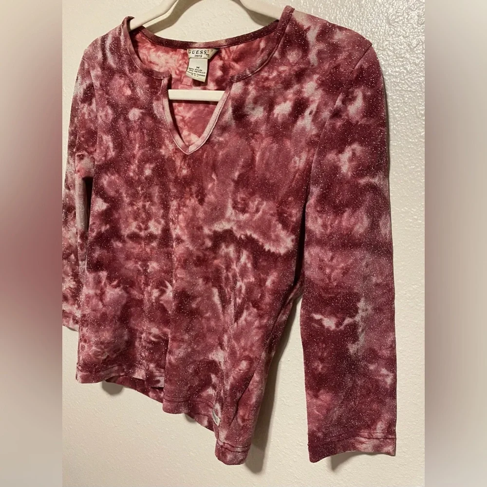 GUESS Glitter Tie-Dye Top |Fitted Shirt | Red Marble Wash Sparkle Glitter Thread - Picture 4 of 4